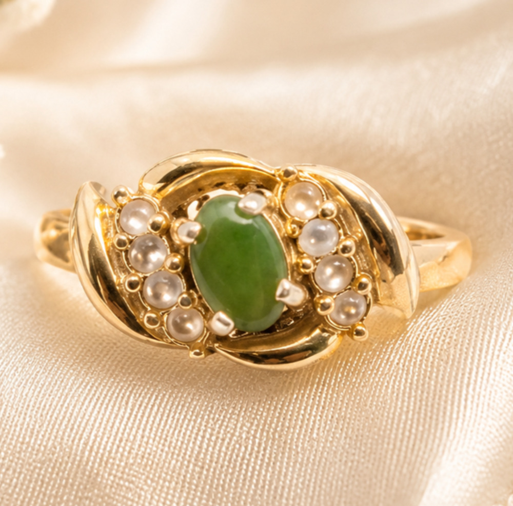 Vintage Green Stone Ring Gold Tone Rhinestone Romantic Estate Fairycore Sz 7